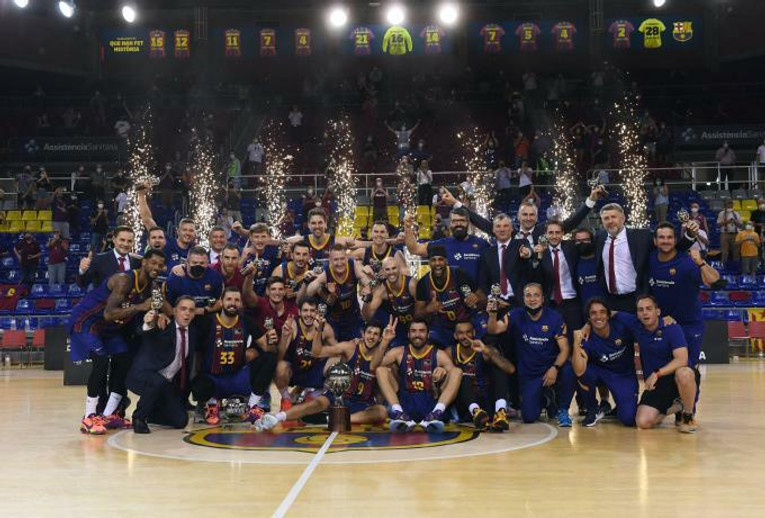 Μπαρτσελόνα: Τα highlights της νίκης τίτλου και η απονομή στον Γκασόλ (vids)