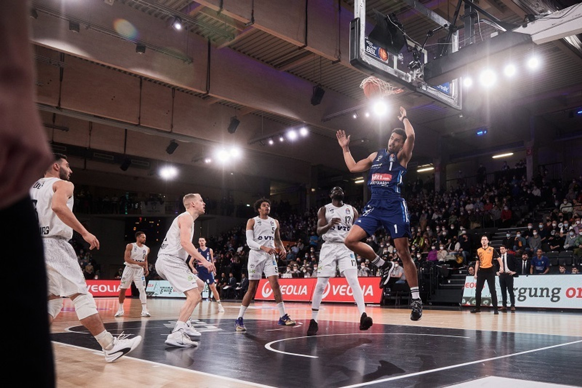 Κι άλλη νίκη η Άλμπα, 88-80 στο Αμβούργο