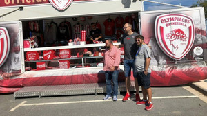 Άρωμα... Hall of Fame με Ντίνο Ράτζα στο Olympiacos BC Road Store! (pics)