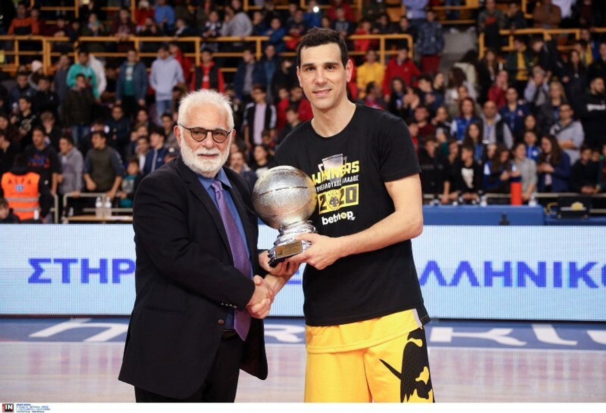 Ζήσης: &quot;Αφιερωμένο στην οικογένειά μου, έβαλα ένα... λιθαράκι, τώρα F4&quot;