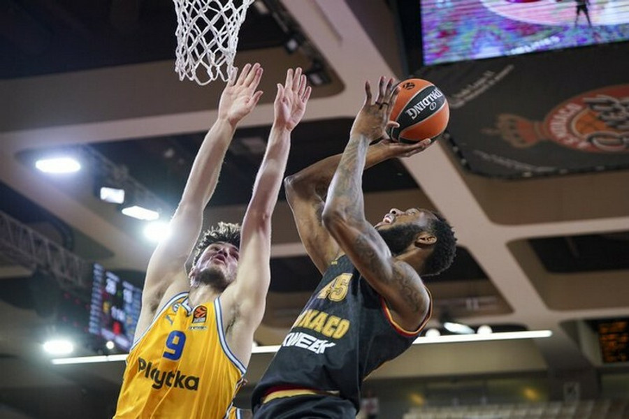 Εκρηκτική στο τέλος η Μονακό, 86-67 τη Μακάμπι (vid)