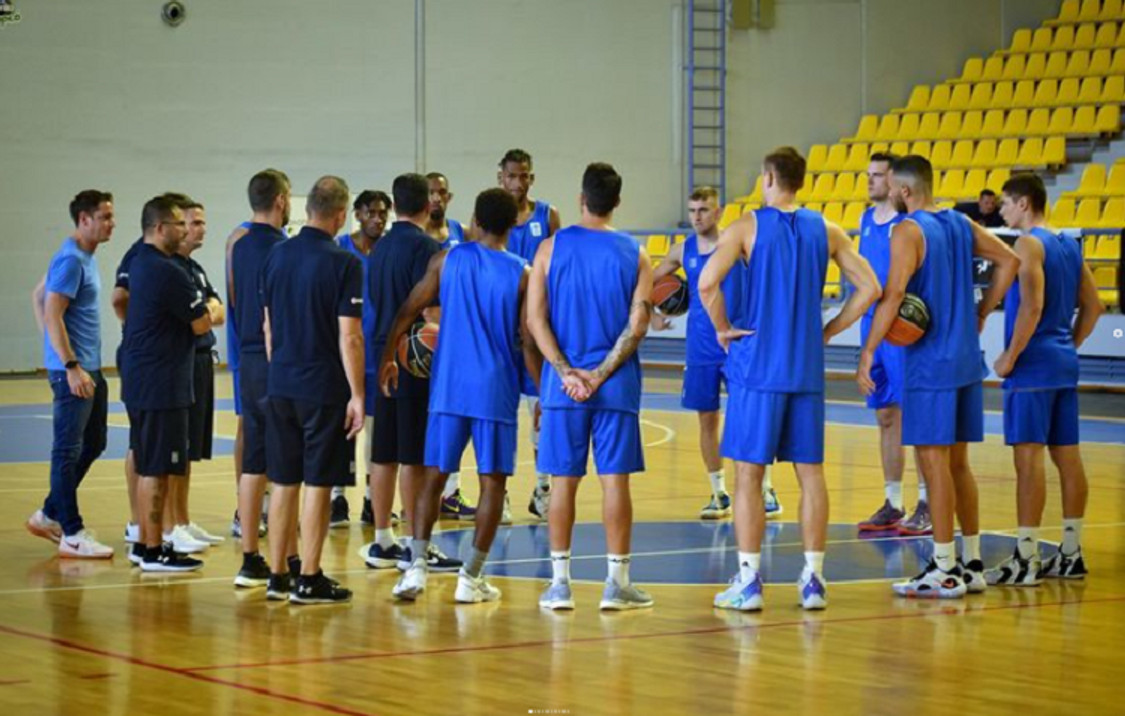 Καρδίτσα: Φιλικά με Περιστέρι στο Καρπενήσι