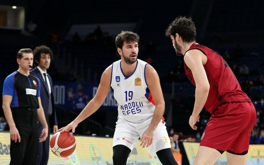 Τουρκία: Ήττα-σοκ η Εφές, αγγίζει την πρωτιά η Φενέρμπαχτσε