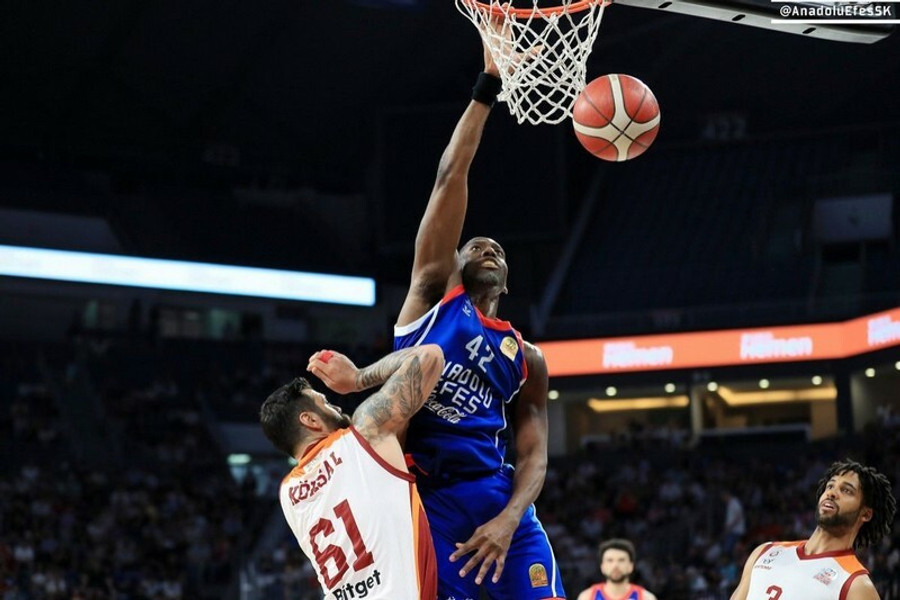 Τουρκία: Προβάδισμα για τελικό η Εφές, 71-64 τη Γαλατά (vid)