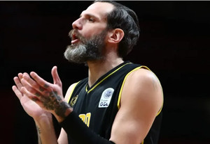 Ο Χάρης Γιαννόπουλος για μπάσκετ, μουσική και την... τρέλα των Social Media