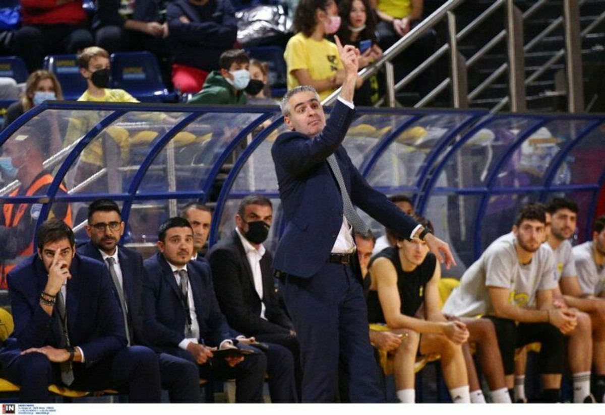 Καστρίτης: Η αφιέρωση στη Βάσω Μπεσκάκη και τον Δημήτρη Καρβέλα
