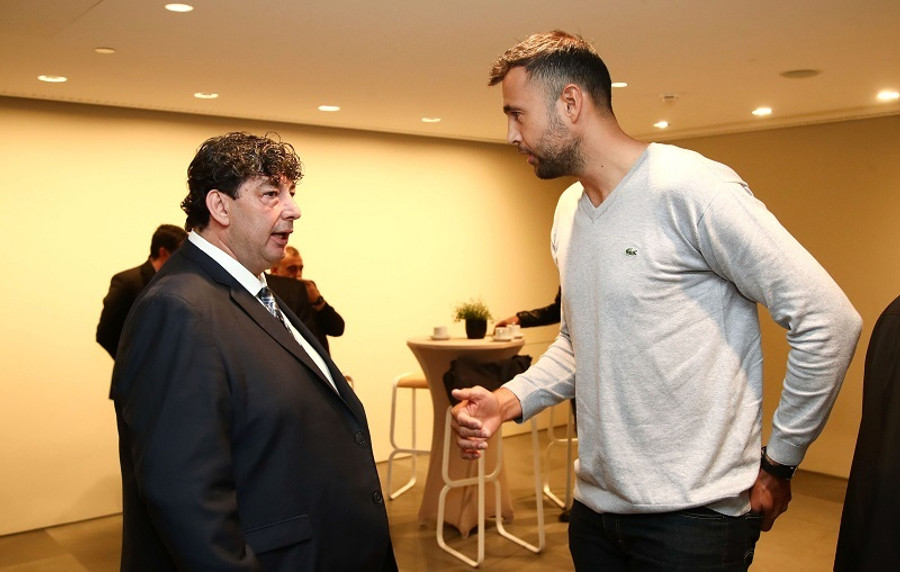 Γλυνιαδάκης: "Ο κόσμος στην Ελλάδα αγάπησε το μπάσκετ βλέποντας Έλληνες" (vid)