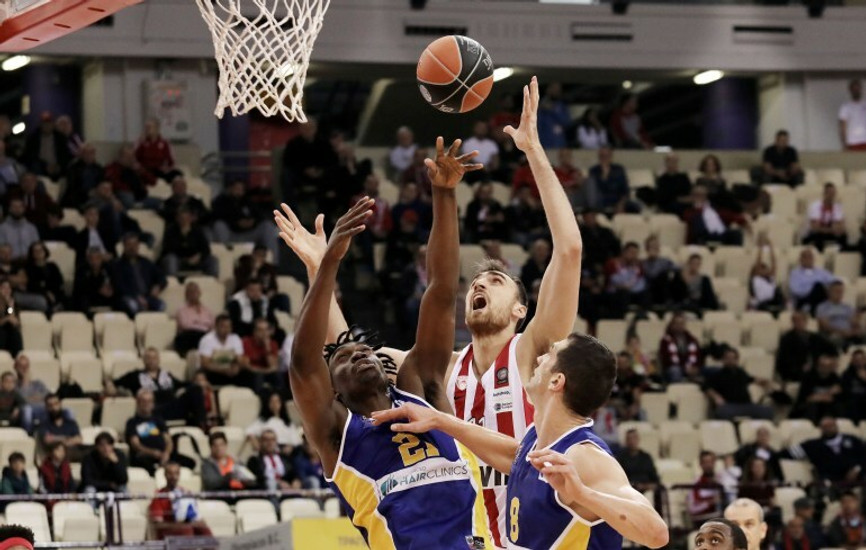 Με 100άρα ο Ολυμπιακός ξεπέρασε το ντέρμπι, 102-63 το Λαύριο