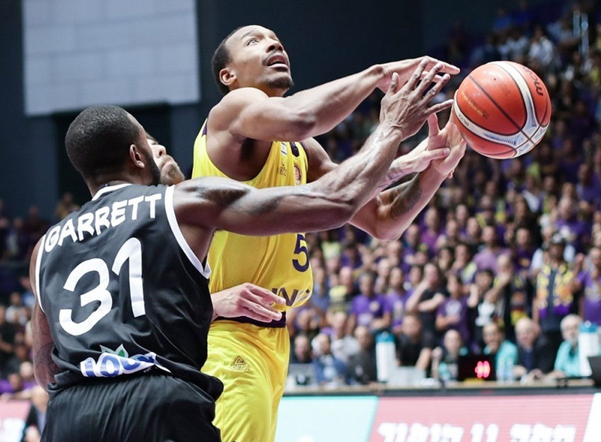 Λύγισε ο ΠΑΟΚ, 72-68 η Χάποελ Χολόν