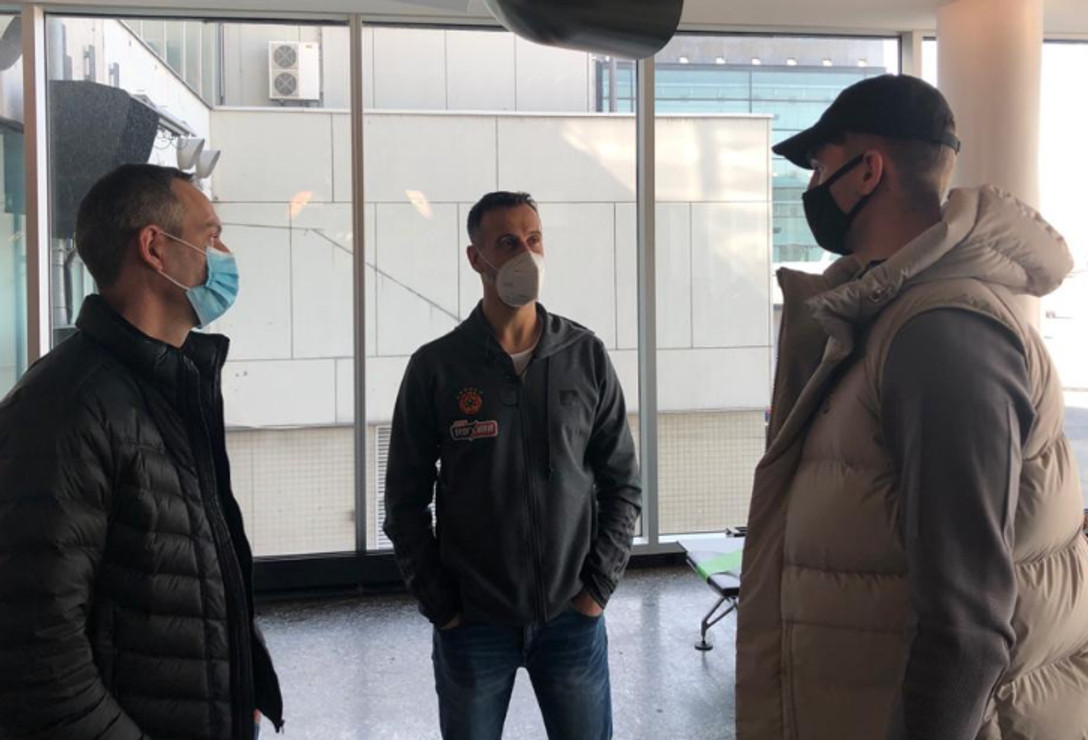 Χεζόνια: Συνάντησε την αποστολή του Παναθηναϊκού στη Φρανκφούρτη (pic)