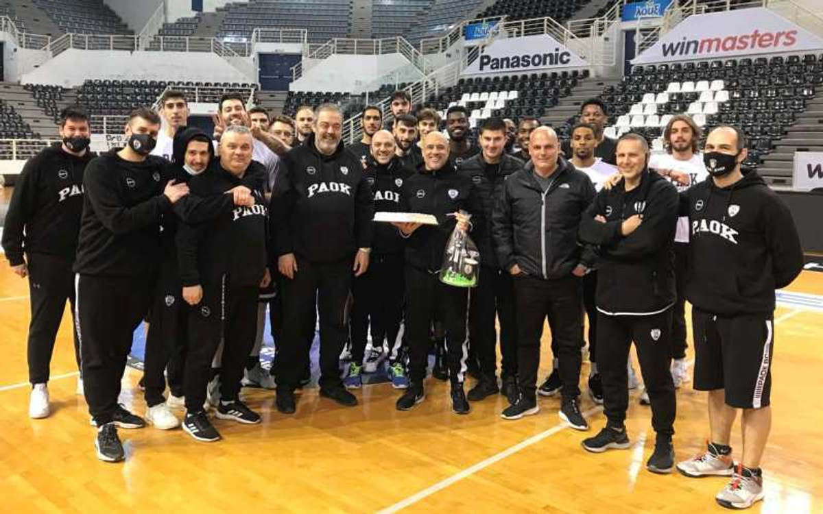 Λυκογιάννης: Η τούρτα γενεθλίων στο &quot;Παλατάκι&quot; πριν από το Περιστέρι (video)
