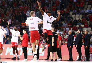 Ολυμπιακός-Βαλένθια: Τα photo clicks από το ΣΕΦ (gallery)