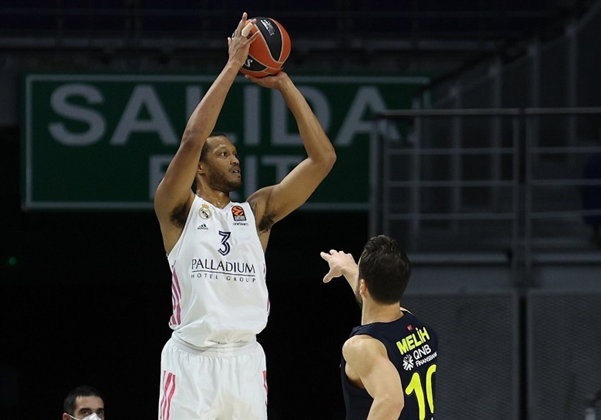 Άνετα η Ρεάλ Μαδρίτης 94-74 τη Φενέρμπαχτσε και 5η σερί νίκη! (video)