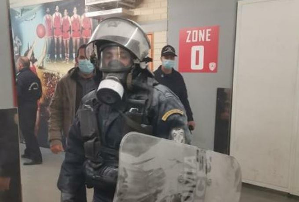 Ολυμπιακός-Παναθηναϊκός: Επεισόδια στο ΣΕΦ και τέσσερις προσαγωγές
