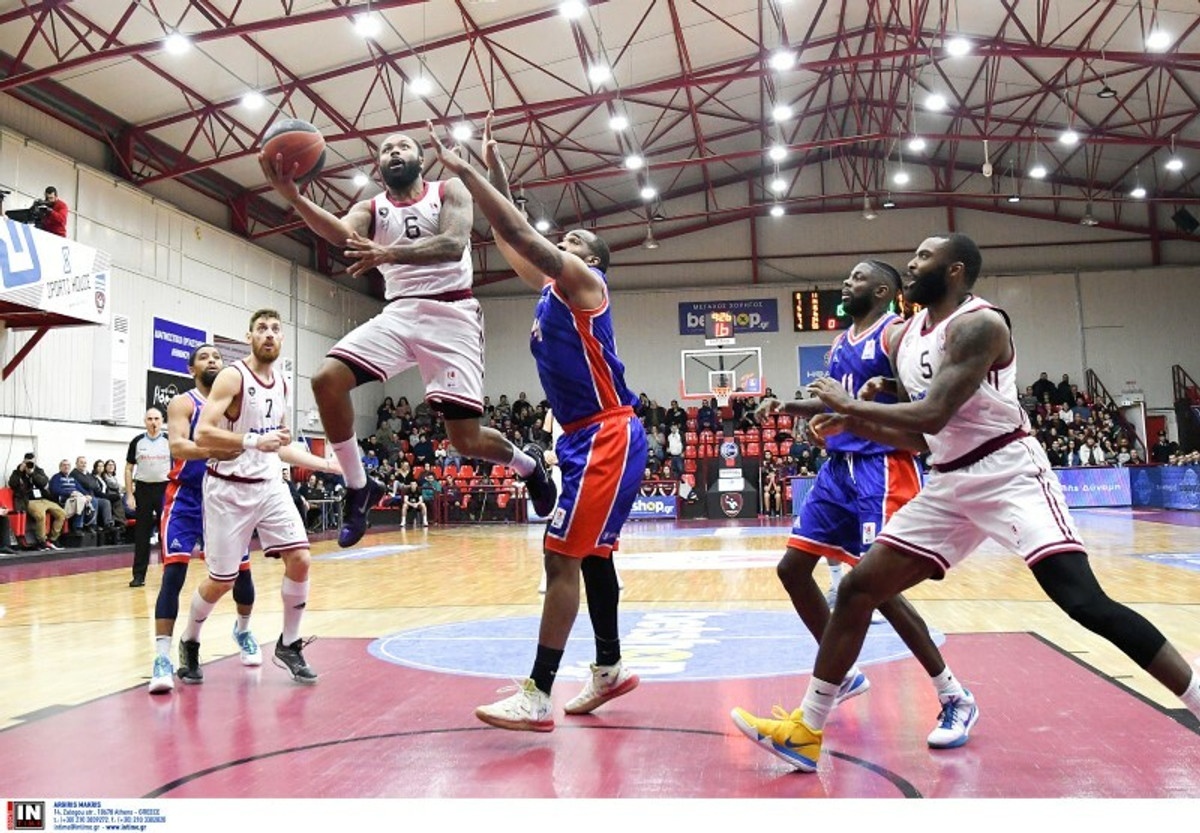 Με τη δύναμη της έδρας ο Ήφαιστος, 79-74 τον Πανιώνιο (pics)
