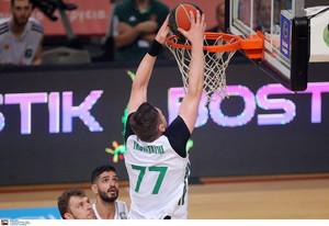 Τα καρφώματα Γκουντάιτις και Φαλ και το 12-0 του Ολυμπιακού (vids)