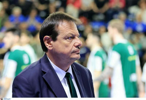 Αταμάν: Πλήθος κόσμου στην κηδεία του πατέρα του, με Σερέλη πρώτο απόψε ο Παναθηναϊκός