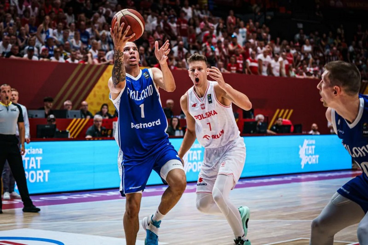 Γύρισε από το -14 και πέρασε η Φινλανδία, 89-88 την Πολωνία!