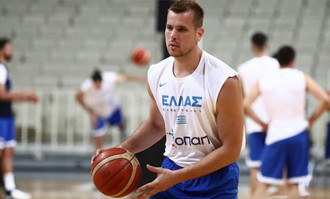 Ο Αγραβάνης επιτέθηκε σε Ιτούδη, αλλά κατέβασε το post!