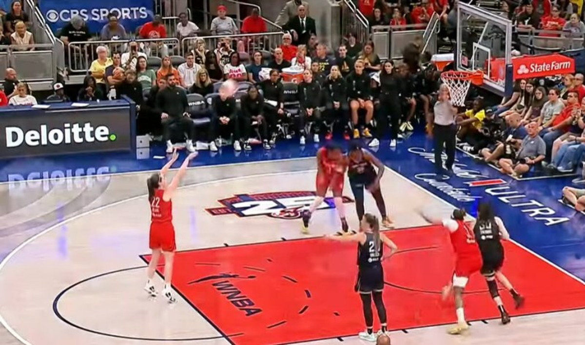 Ιστορικό triple double της Κέιτλιν Κλαρκ στο WNBA (video)
