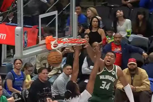 Τα highlights του Αντετοκούνμπο στο Ντάλας (vid)