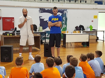 Ο Σπανούλης στο Peristeri Basketball Academy των αδερφών Μάντζαρη (pics)