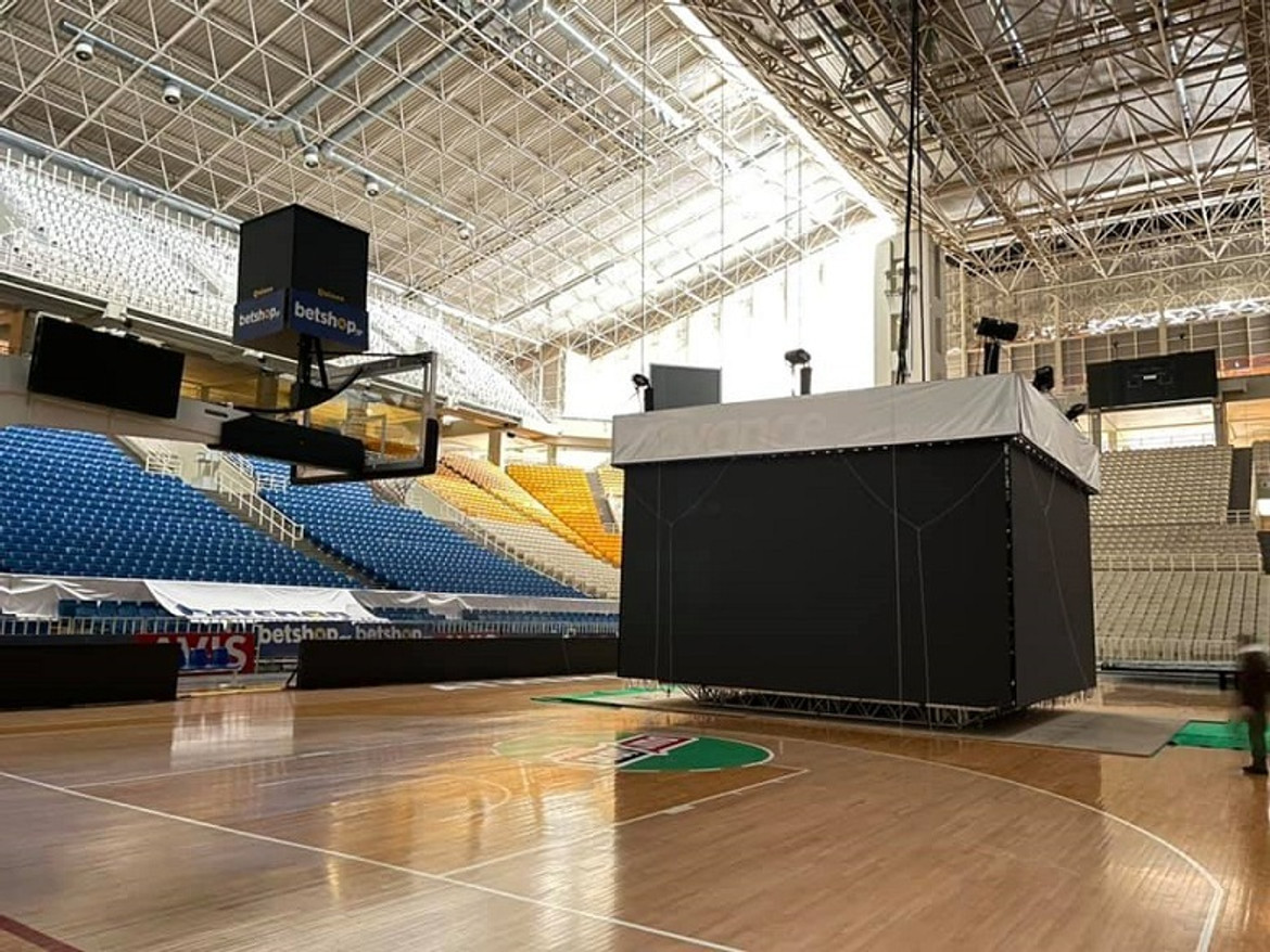 ΟΑΚΑ: Κατέβασαν το cube για την επέλαση της &quot;Μήδειας&quot;
