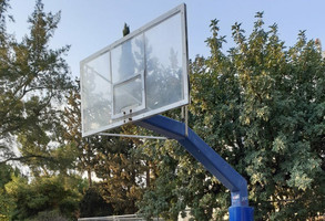 ΣΕΦ: Αφαίρεσαν τα στεφάνια από τα ανοιχτά γήπεδα