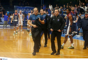 Ηρακλής-Δόξα Λευκάδας: Διακοπή 40 λεπτών στο Ιβανώφειο και εκκένωση του γηπέδου!