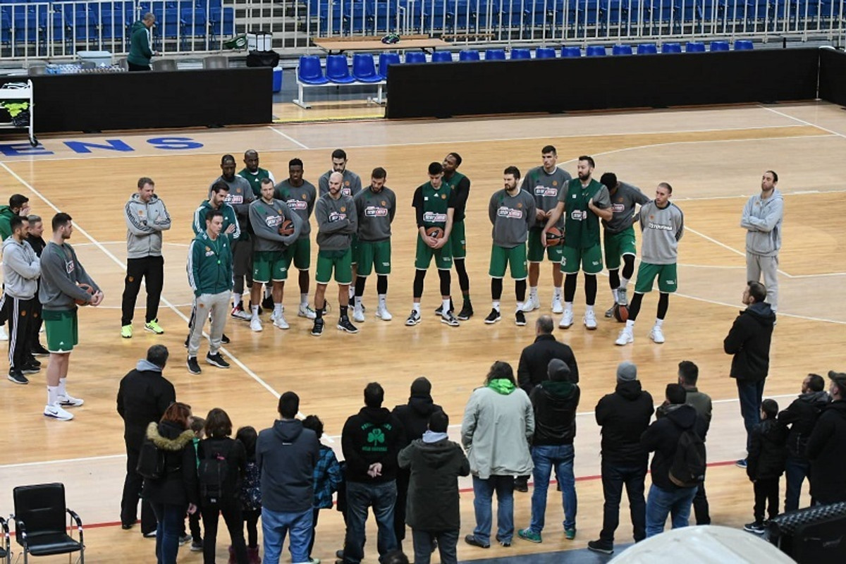 Τα είπαν στο ΟΑΚΑ οργανωμένοι με Πιτίνο και παίκτες (pics)