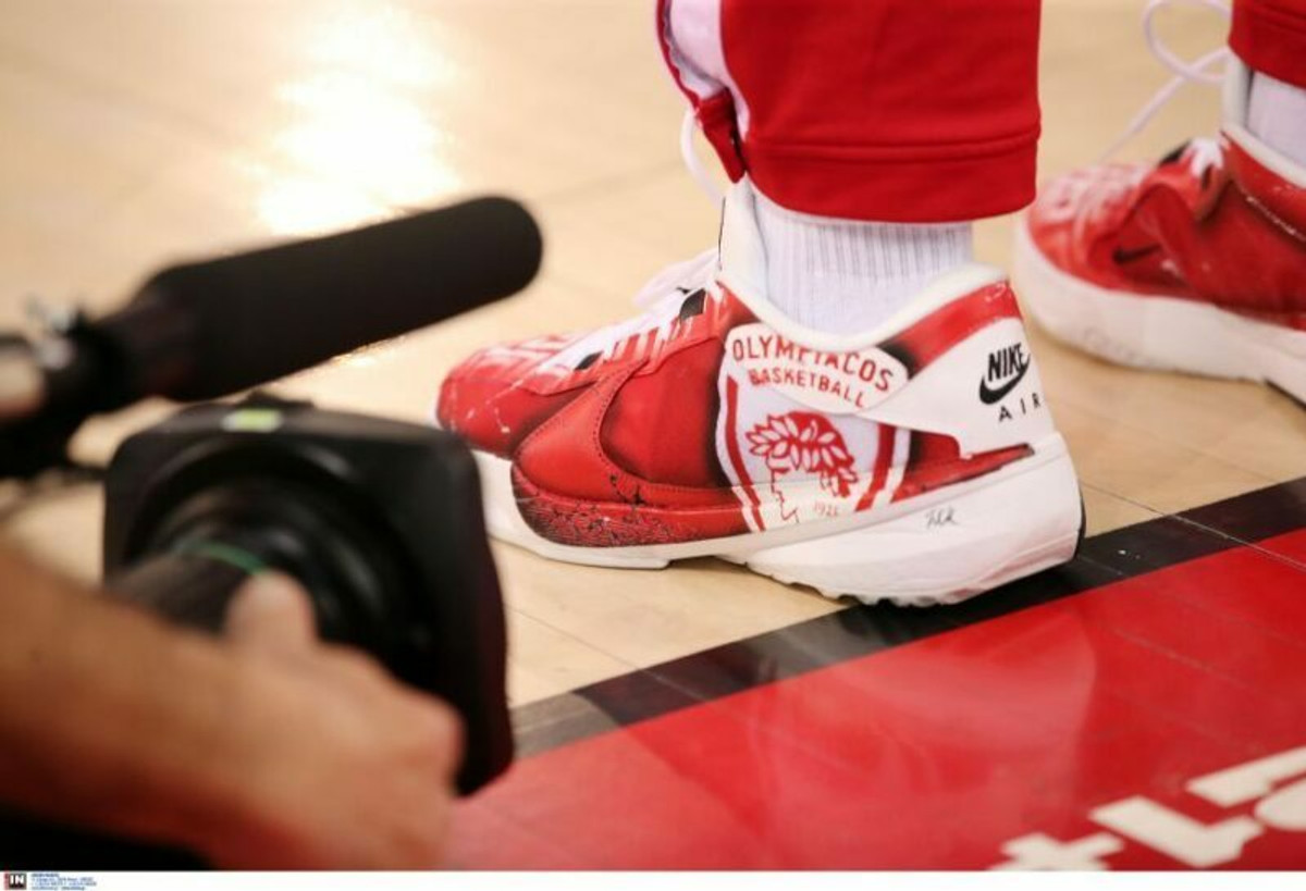 Pre Game: Η προετοιμασία των παικτών των &quot;αιωνίων&quot; πριν βγουν στο παρκέ (vid &amp; pics)