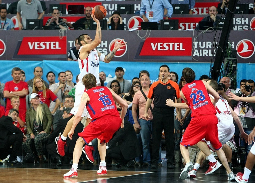 Euroleague: Το "πεταχτάρι" του Πρίντεζη το '12, κορυφαία φάση της δεκαετίας! (video)
