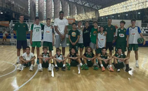 Η επίσκεψη του Γιάννη Αντετοκούνμπο στην PAO BC Academy (vid)