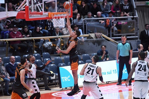 Με τον 15χρονο Μαντζούκα στην πρώτη πεντάδα ο Προμηθέας στην Μπολόνια!
