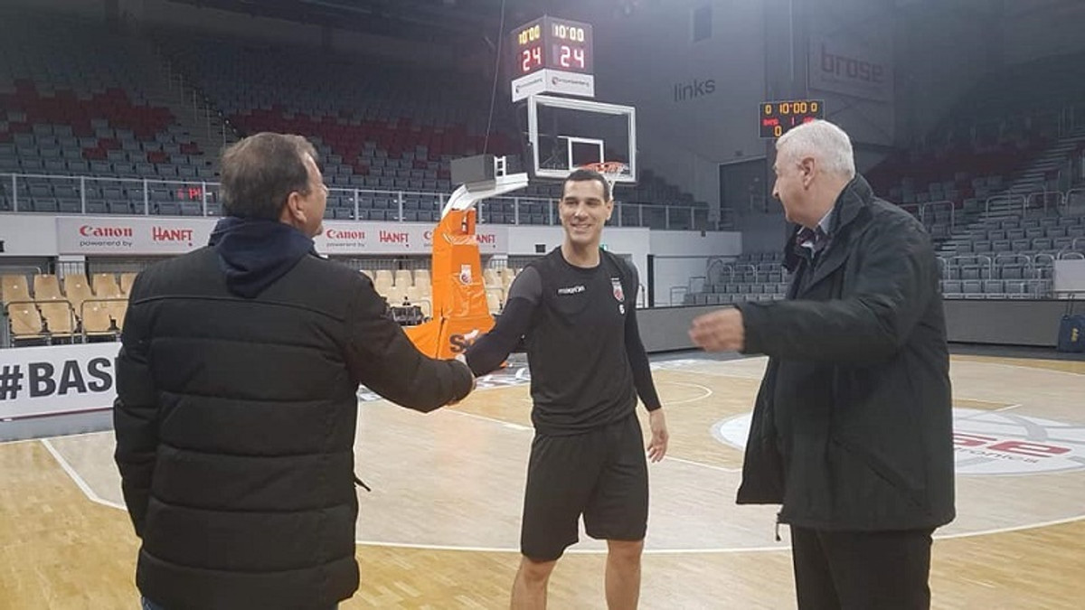 Το θερμό καλωσόρισμα του Νίκου Ζήση στην ΑΕΚ (pics)