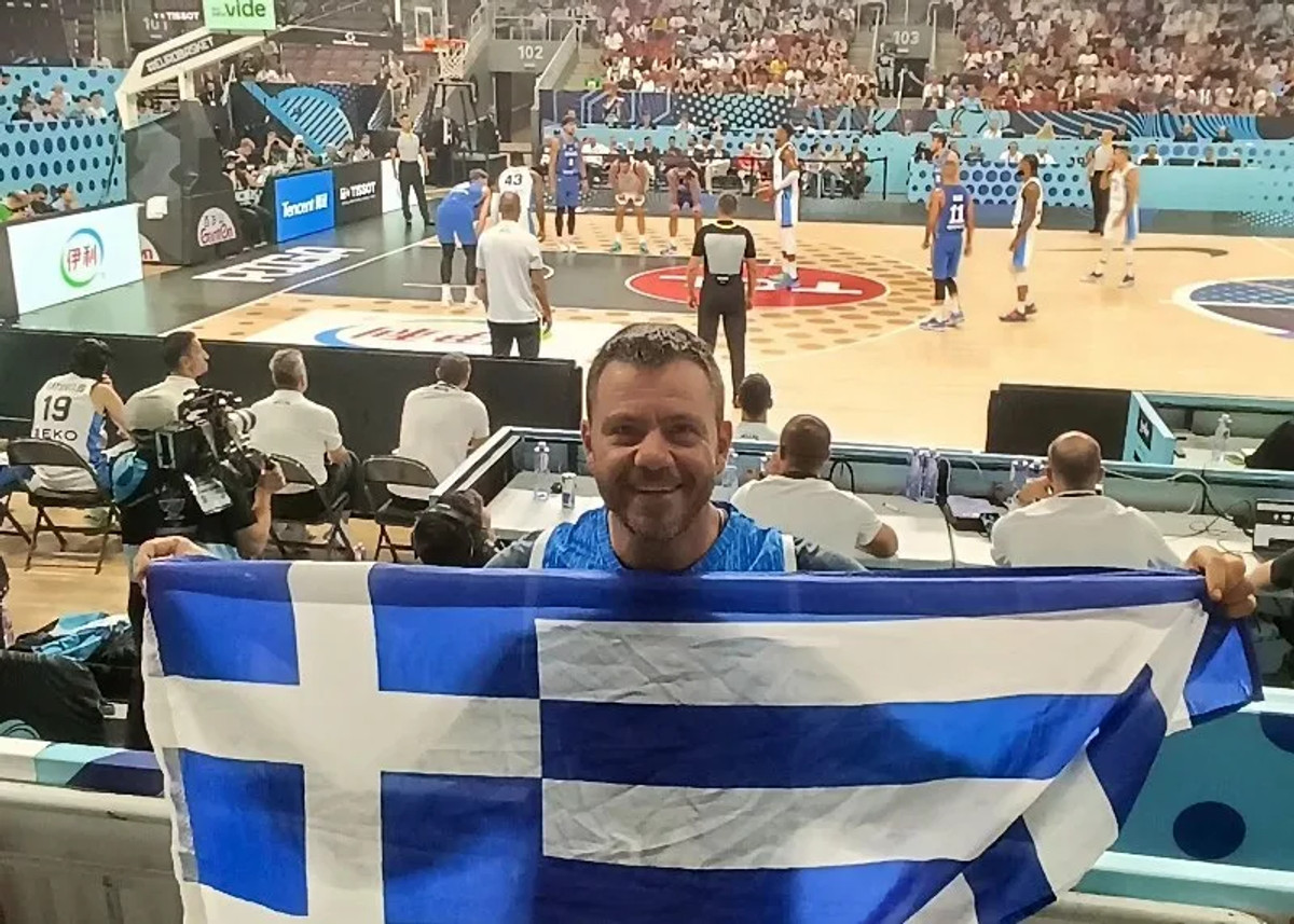 Εθνική: Πιο... happy traveler από ποτέ, πανηγύρισε την πρόκριση της Ελλάδας (vid)
