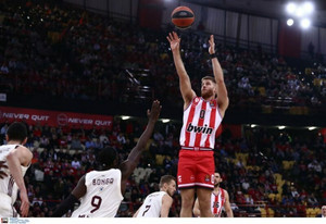 Ολυμπιακός-Μπάγερν 77-69: Επέστρεψε στις νίκες, αποχώρησε τραυματίας ο Παπανικολάου