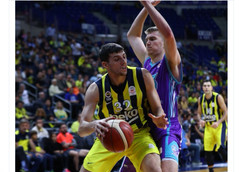 Με ζόρια και 20άρα Σλούκα η Φενέρμπαχτσε 86-80 την Αφιόν