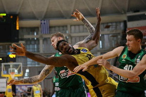 Άρης-Παναθηναϊκός: Σκηνικό μόνιμης έντασης στο παρκέ στο Α&#039; μέρος (vids)