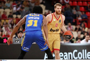 Δείτε πώς ο Ολυμπιακός λύγισε με 84-78 το Περιστέρι (video)