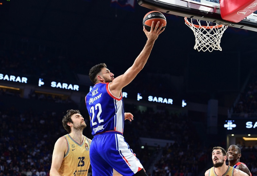 Σαν Πρωταθλήτρια Ευρώπης η Εφές 96-86 την Μπαρτσελόνα