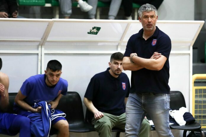 Ο προπονητής της Καβάλας Νίκος Πενταζίδης
